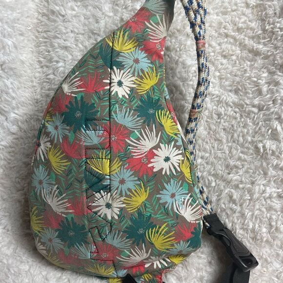 Kavu Rope canvas sling back multi color tropical prints . - Picture 4 of 11